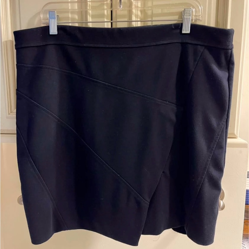 Simply Vera Wang Black Sz XL short career or casual skirt